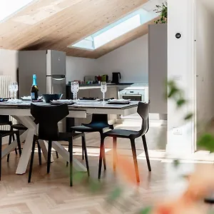  Apartment Attic 64 - The House Of Travelers
